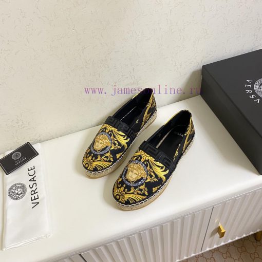 p. Versace's new fisherman shoes, top of the line, use the brand's exclusive printed fabric,cl4otec9