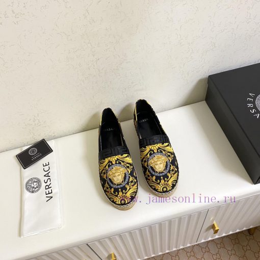 p. Versace's new fisherman shoes, top of the line, use the brand's exclusive printed fabric,cl4otec9 - Image 3