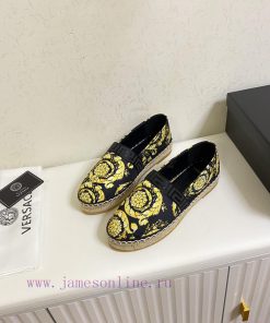 p. Versace's new fisherman shoes, top of the line, use the brand's exclusive printed fabric,4izkagkr