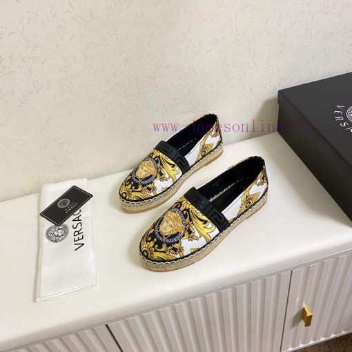 p. Versace's new fisherman shoes, top of the line, use the brand's exclusive printed fabric,934x03a6