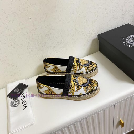 p. Versace's new fisherman shoes, top of the line, use the brand's exclusive printed fabric,934x03a6 - Image 4