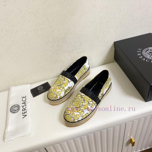 p. Versace's new fisherman shoes, top of the line, use the brand's exclusive printed fabric,nl0nfioq - Image 2