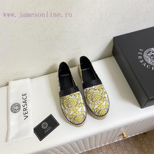 p. Versace's new fisherman shoes, top of the line, use the brand's exclusive printed fabric,nl0nfioq - Image 3
