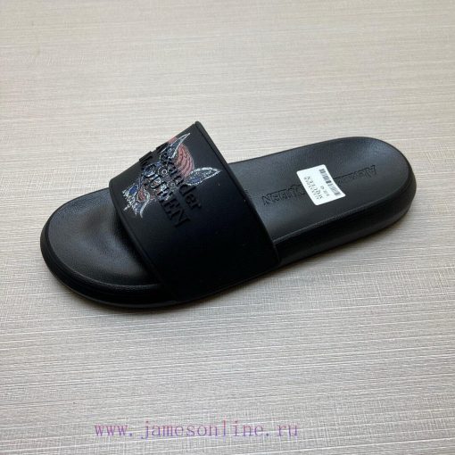 McQueen's latest thick soled one-piece slippers add a unique and charming power to the shoeshd4338k0 - Image 9