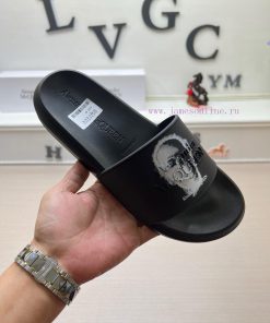 McQueen's latest thick soled one-piece slippers add a unique and charming power to the shoesmxpotthv