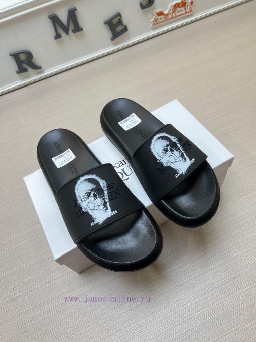 McQueen's latest thick soled one-piece slippers add a unique and charming power to the shoesmxpotthv - Image 4