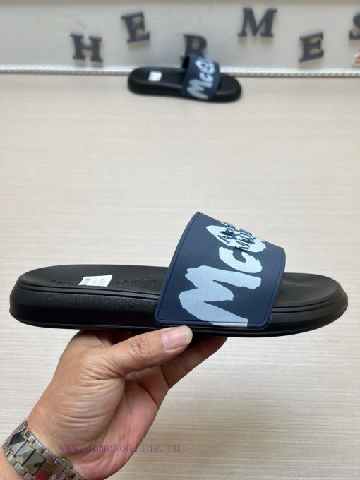 McQueen's latest thick soled one-piece slippers add a unique and charming power to the shoestlis8lso - Image 6