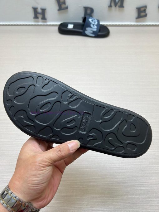 McQueen's latest thick soled one-piece slippers add a unique and charming power to the shoestlis8lso - Image 10