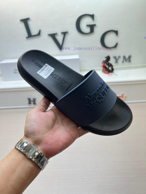 McQueen's latest thick soled one-piece slippers add a unique and charming power to the shoesvzsm16hr - Image 2