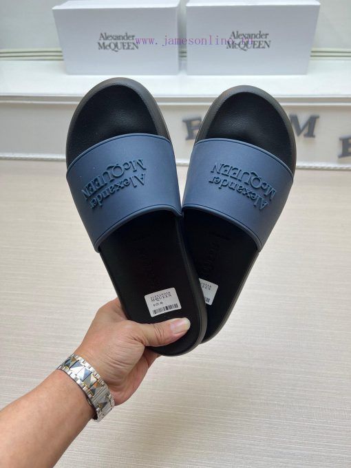 McQueen's latest thick soled one-piece slippers add a unique and charming power to the shoesvzsm16hr - Image 3