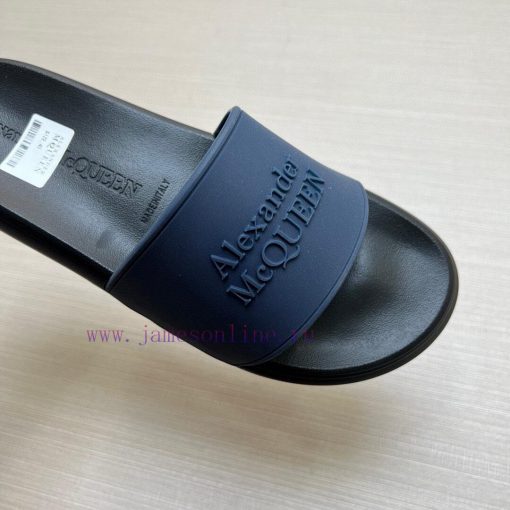 McQueen's latest thick soled one-piece slippers add a unique and charming power to the shoesvzsm16hr - Image 7
