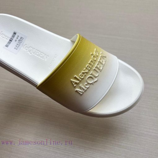 McQueen's latest thick soled one-piece slippers add a unique and charming power to the shoeso36v86mq - Image 7