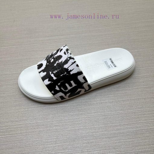 McQueen's latest thick soled one-piece slippers add a unique and charming power to the shoesapoo365v - Image 9