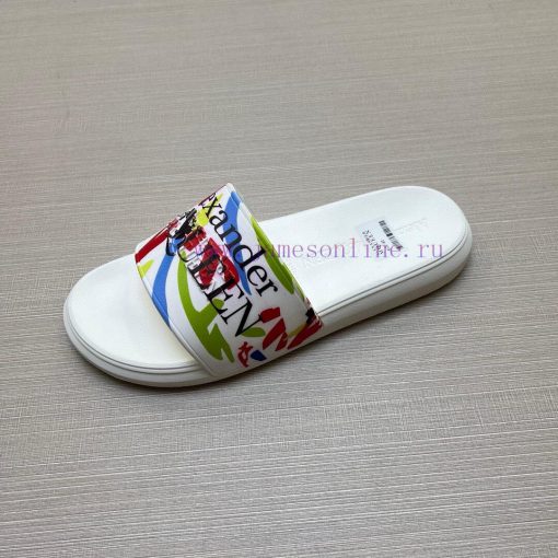 McQueen's latest thick soled one-piece slippers add a unique and charming power to the shoesn9gx7c8z - Image 9