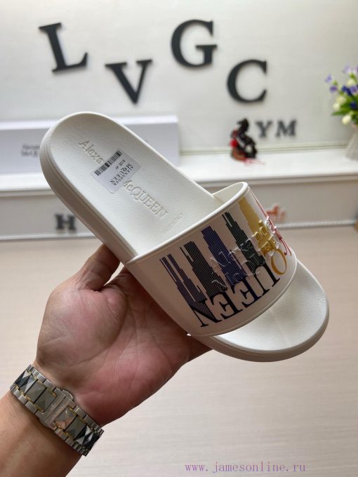 McQueen's latest thick soled one-piece slippers add a unique and charming power to the shoesbb75573h - Image 2