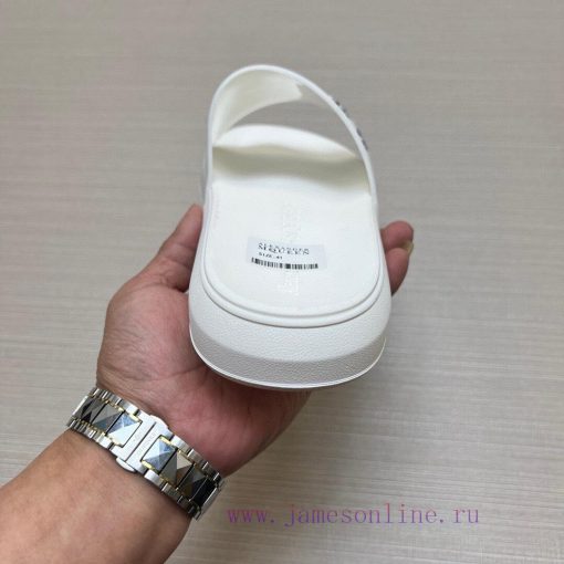 McQueen's latest thick soled one-piece slippers add a unique and charming power to the shoesbb75573h - Image 8