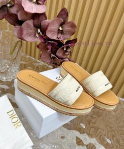 Top tierDIOR2024/𝐒𝐧𝐞𝐰 Spring/Summer New Product Thick Bottom Color blocked Slippers DIOR Dioxd2qkdvb