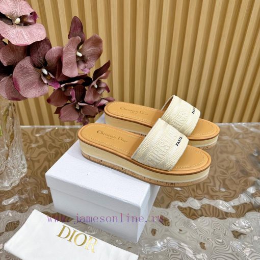 Top tierDIOR2024/𝐒𝐧𝐞𝐰 Spring/Summer New Product Thick Bottom Color blocked Slippers DIOR Dioxd2qkdvb - Image 3