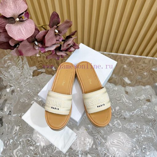Top tierDIOR2024/𝐒𝐧𝐞𝐰 Spring/Summer New Product Thick Bottom Color blocked Slippers DIOR Dioxd2qkdvb - Image 4
