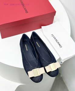 24ss FERRAGAMO new retro style flat witch shoes grandma shoesFerragamo's new witch shoes are1ejhf8cb