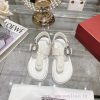 New flat bottom herringbone sandals with clipped toesFeaturing adjustable buckle straps emben8t6jgf2