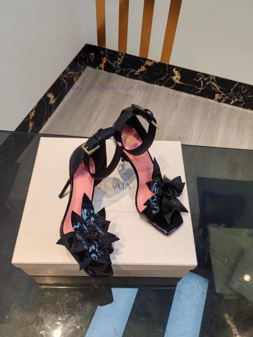 Out, Balmain 2024 Spring/Summer Fashion Show Center Control High Heel SandalsBrand Balmain 𝘽ltrdwh4f - Image 9