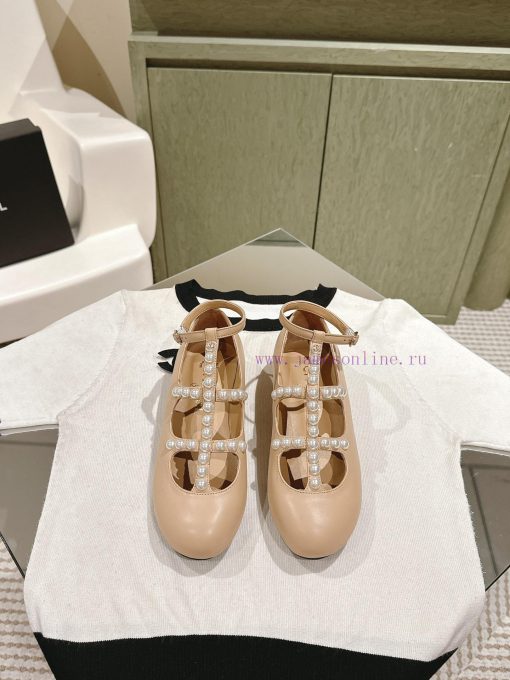 | ²⁰²4 𝐬𝐬  🤍🤎Chanel's latest pearl, Mary Jane, has a stylish look. It features a completelybbz27jnt