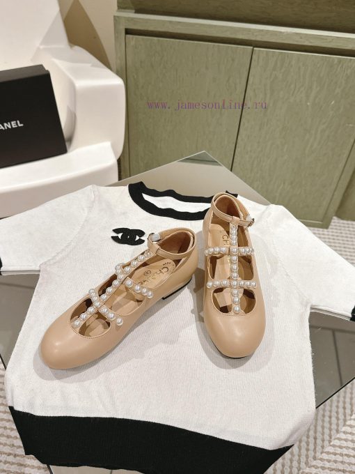 | ²⁰²4 𝐬𝐬  🤍🤎Chanel's latest pearl, Mary Jane, has a stylish look. It features a completelybbz27jnt - Image 4