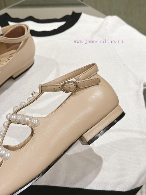 | ²⁰²4 𝐬𝐬  🤍🤎Chanel's latest pearl, Mary Jane, has a stylish look. It features a completelybbz27jnt - Image 5
