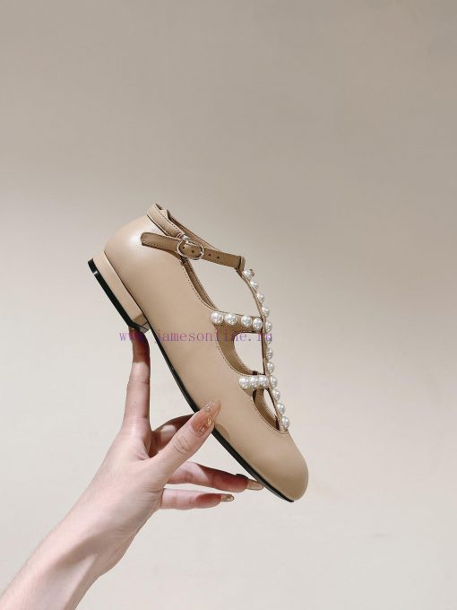 | ²⁰²4 𝐬𝐬  🤍🤎Chanel's latest pearl, Mary Jane, has a stylish look. It features a completelybbz27jnt - Image 9