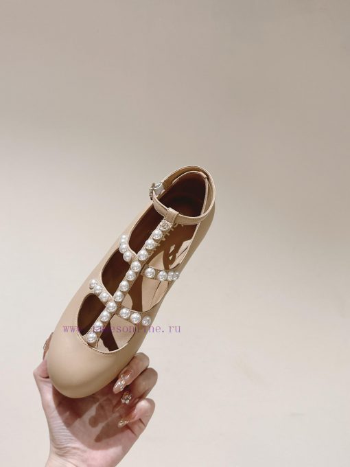 | ²⁰²4 𝐬𝐬  🤍🤎Chanel's latest pearl, Mary Jane, has a stylish look. It features a completelybbz27jnt - Image 10