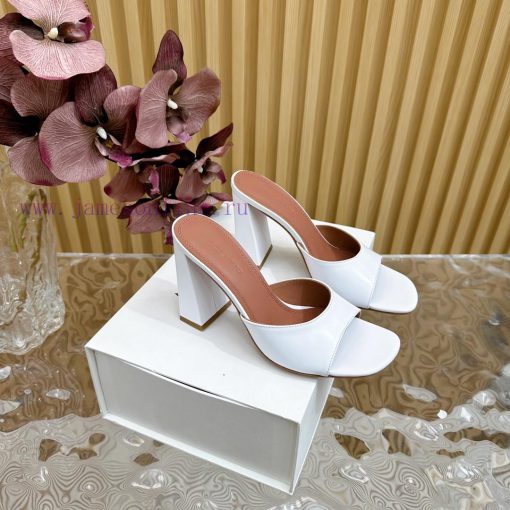 Amina Muaddi2024's new Charlotte series high heels have sharp edges and slanted square headsaef264qm - Image 2
