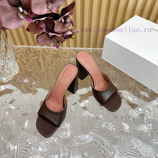 Amina Muaddi2024's new Charlotte series high heels have sharp edges and slanted square headsdfcu91z6 - Image 8