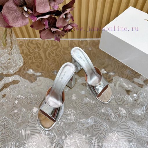 Amina Muaddi2024's new Charlotte series high heels have sharp edges and slanted square headsomjszx1w - Image 10