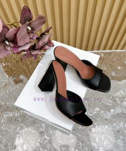 Amina Muaddi2024's new Charlotte series high heels have sharp edges and slanted square headsaryf55an