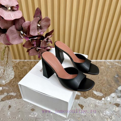 Amina Muaddi2024's new Charlotte series high heels have sharp edges and slanted square headsaryf55an - Image 3