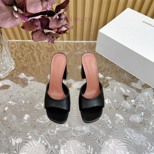 Amina Muaddi2024's new Charlotte series high heels have sharp edges and slanted square headsaryf55an - Image 5