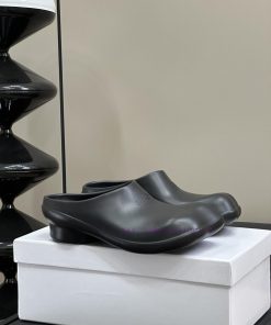 maisonmargiela ss24 newMM6 Magila rubber slippersThe perfect fusion of minimalism and indivis89fzb5h