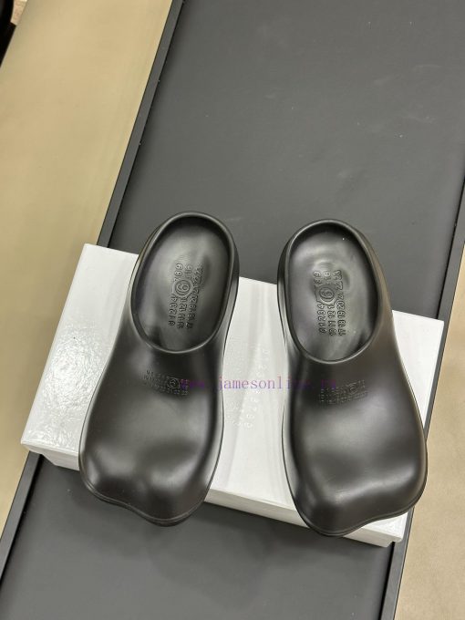 maisonmargiela ss24 newMM6 Magila rubber slippersThe perfect fusion of minimalism and indivis89fzb5h - Image 3