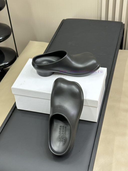 maisonmargiela ss24 newMM6 Magila rubber slippersThe perfect fusion of minimalism and indivis89fzb5h - Image 4