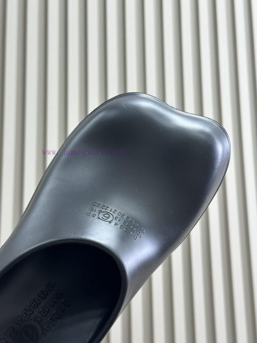 maisonmargiela ss24 newMM6 Magila rubber slippersThe perfect fusion of minimalism and indivis89fzb5h - Image 5