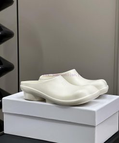 maisonmargiela ss24 newMM6 Magila rubber slippersThe perfect fusion of minimalism and indivit54d8jxw