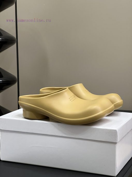 maisonmargiela ss24 newMM6 Magila rubber slippersThe perfect fusion of minimalism and indivi1935zil6 - Image 2