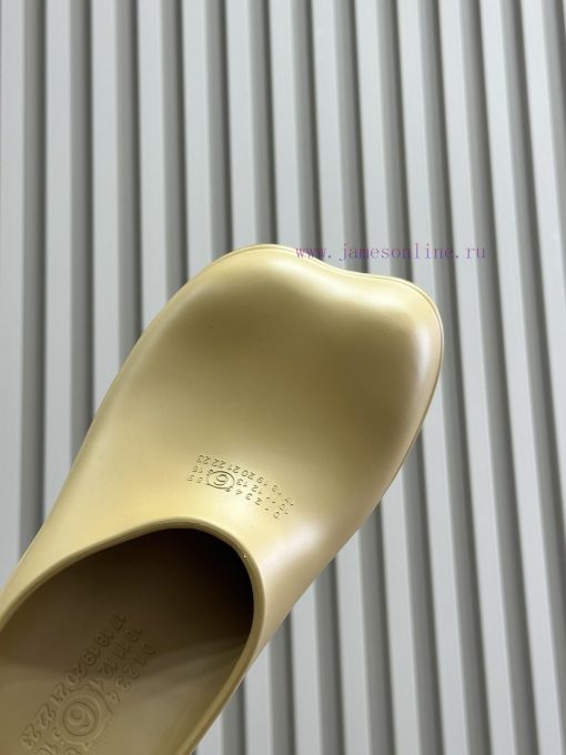maisonmargiela ss24 newMM6 Magila rubber slippersThe perfect fusion of minimalism and indivi1935zil6 - Image 5