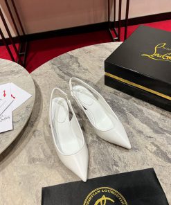 ∙ CL deduction with empty space ∙ ꫛꫀ w ︎ ️This high-heeled shoe is made of black calf leathepjir5qpg