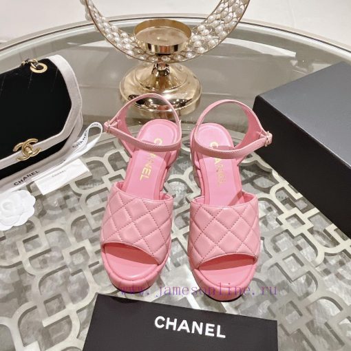 Chanel | Chanel 2024 SummerThe color of this season's sandals is due to the beautiful hardwa9vsluno0