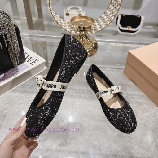 Top tierDior 2024 vs Spring/Summer New CollectionRound toe single shoe with small pearl stracidcrcrm - Image 5