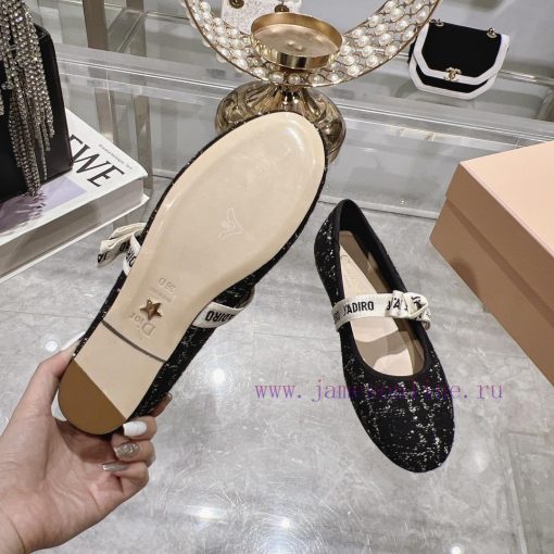 Top tierDior 2024 vs Spring/Summer New CollectionRound toe single shoe with small pearl stracidcrcrm - Image 10