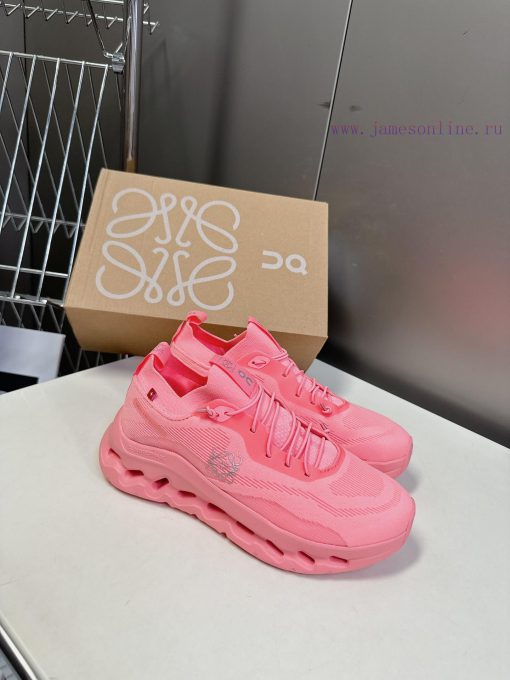 Loewe x On Cloudtilt, a lightweight couple's sports and leisure shoe co branded by Loewe and0nv14c8w - Image 3