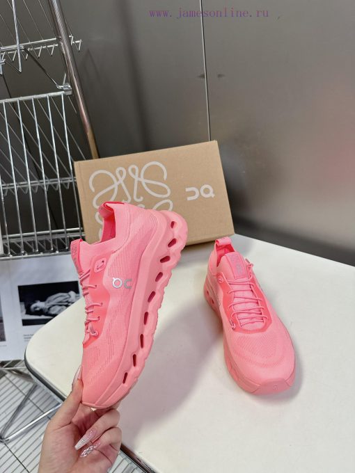 Loewe x On Cloudtilt, a lightweight couple's sports and leisure shoe co branded by Loewe and0nv14c8w - Image 5